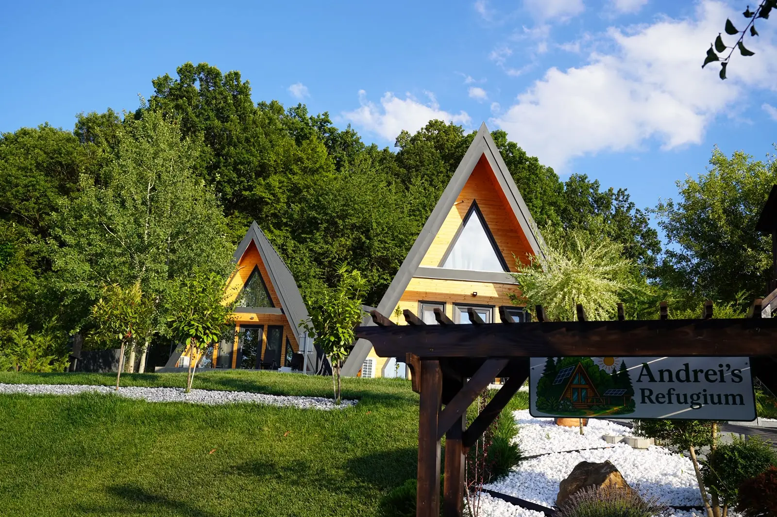 Andrei's Refugium și cabanele A-Frame