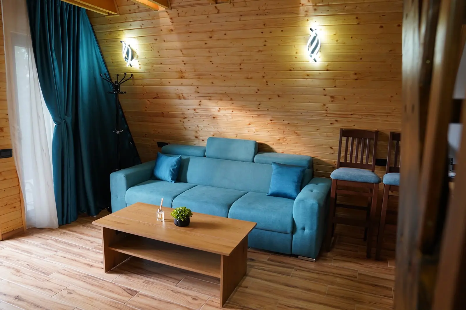 Canapeaua extensibilă din living